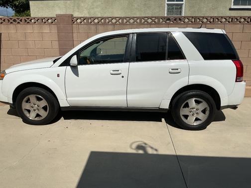 White 2006 Saturn Vue Base