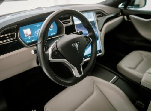 2015 Tesla Model S 70D