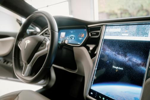 2015 Tesla Model S 70D