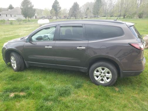 Photo 2 of 12 of 2013 Chevrolet Traverse LS