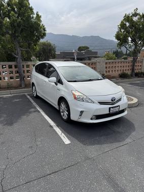 2014 Toyota Prius v Five