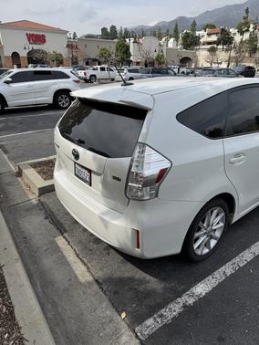 2014 Toyota Prius v Five