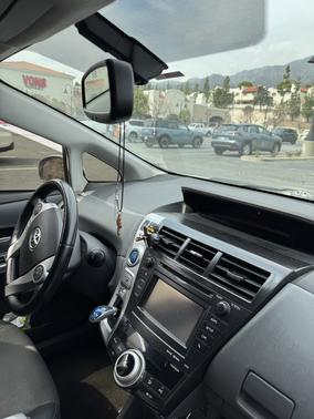 2014 Toyota Prius v Five