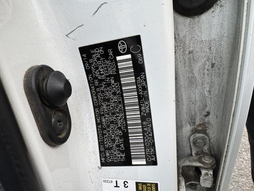 2014 Toyota Prius v Five