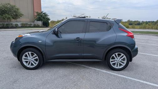 Blue 2013 Nissan Juke SV