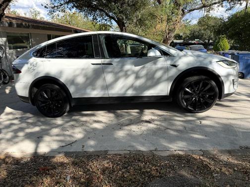 White 2020 Tesla Model X Long Range Plus
