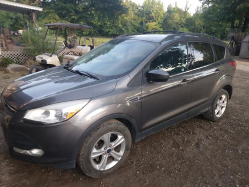 Photo 1 of 2 of 2013 Ford Escape SE
