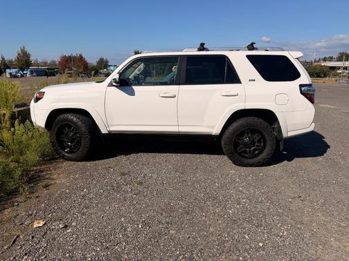 White 2018 Toyota 4Runner SR5 Premium