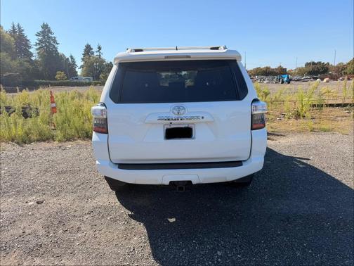 White 2018 Toyota 4Runner SR5 Premium