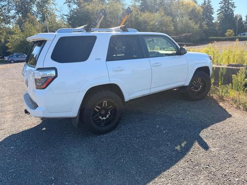 White 2018 Toyota 4Runner SR5 Premium