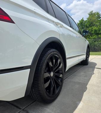 2021 Volkswagen Tiguan 2.0T SE R-Line Black