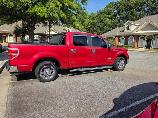Red 2011 Ford F-150 XLT