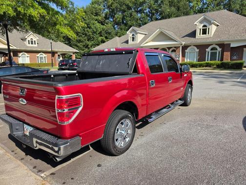 Red 2011 Ford F-150 XLT