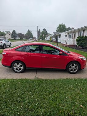 Red 2013 Ford Focus SE