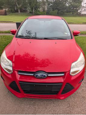 Red 2013 Ford Focus SE