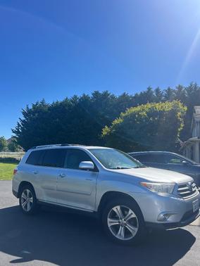 Silver 2011 Toyota Highlander Limited