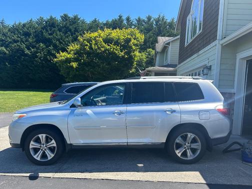 Silver 2011 Toyota Highlander Limited