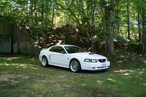 White 2002 Ford Mustang GT