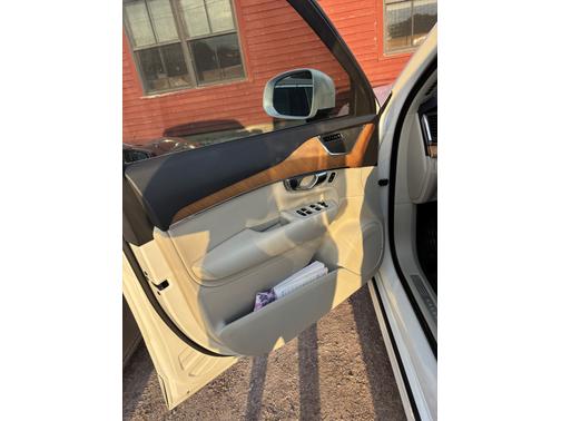 2021 Volvo XC90 T6 Momentum