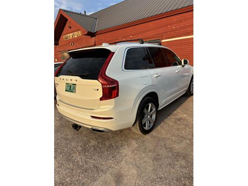 2021 Volvo XC90 T6 Momentum