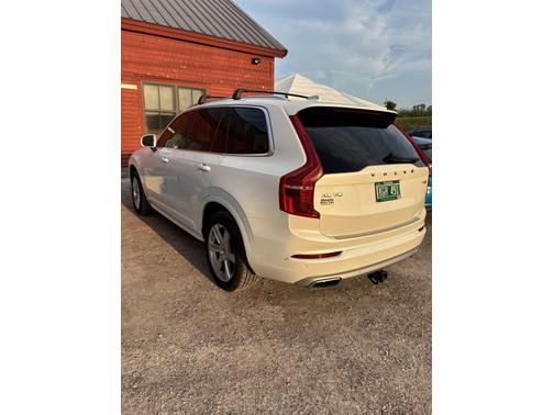 2021 Volvo XC90 T6 Momentum