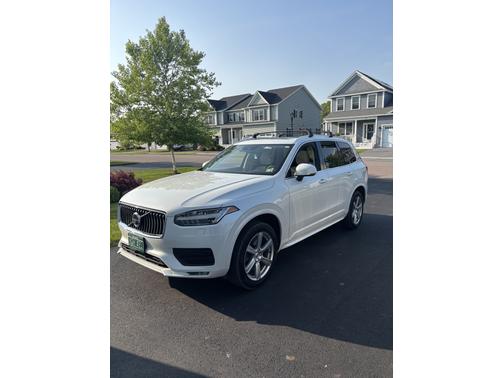 2021 Volvo XC90 T6 Momentum