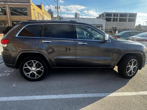 Gray 2019 Jeep Grand Cherokee Overland