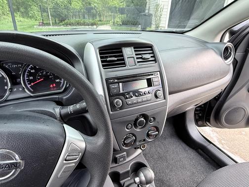 Black 2018 Nissan Versa 1.6 SV