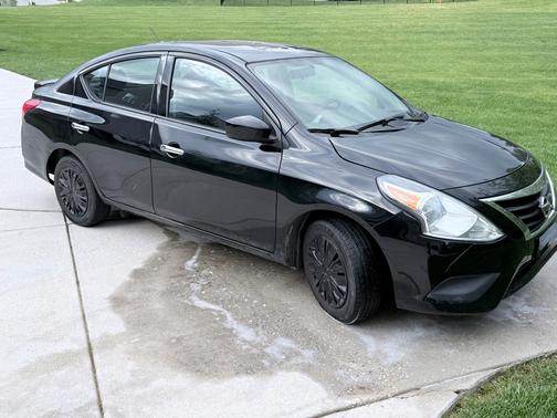 Black 2018 Nissan Versa 1.6 SV