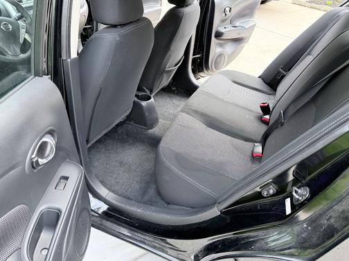 Black 2018 Nissan Versa 1.6 SV