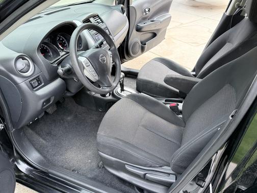 Black 2018 Nissan Versa 1.6 SV