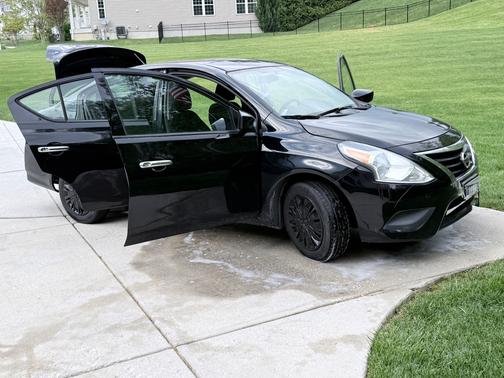 Black 2018 Nissan Versa 1.6 SV