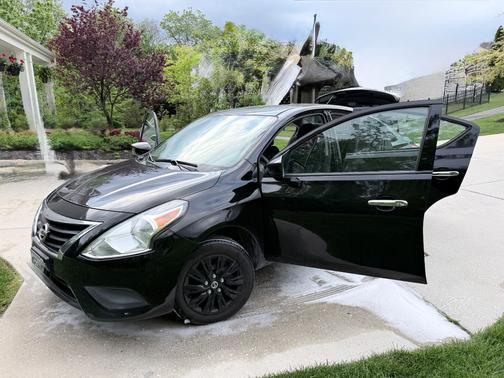 Black 2018 Nissan Versa 1.6 SV