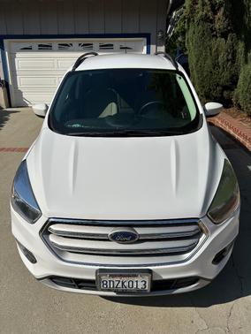 White 2018 Ford Escape SE