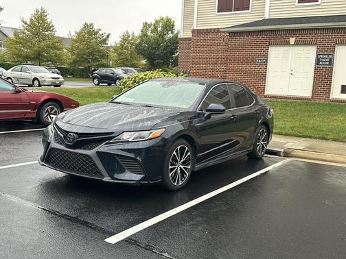 2020 Toyota Camry SE