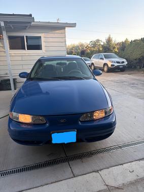 Blue 2000 Oldsmobile Alero GL
