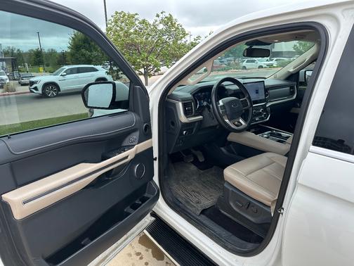 White 2022 Ford Expedition Max XLT