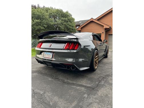 2018 Ford Shelby GT350R Base