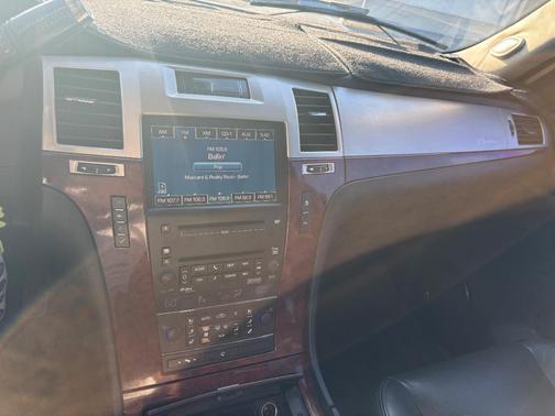 White 2007 Cadillac Escalade Base