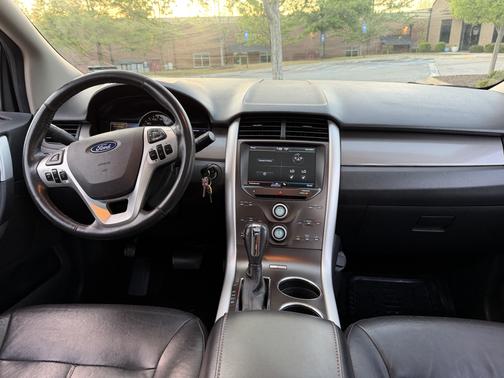 Green 2013 Ford Edge SEL