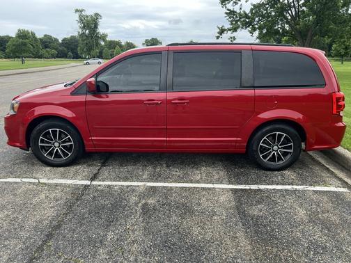 Red 2016 Dodge Grand Caravan R/T