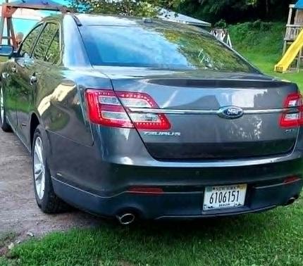 Gray 2018 Ford Taurus SEL