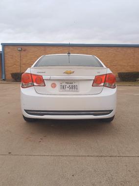 White 2015 Chevrolet Cruze 2LT