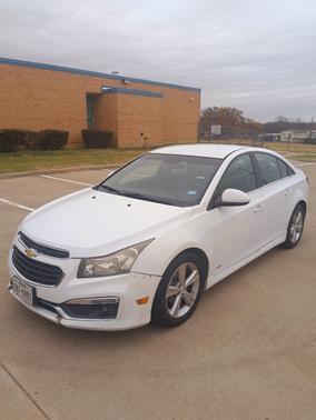 White 2015 Chevrolet Cruze 2LT