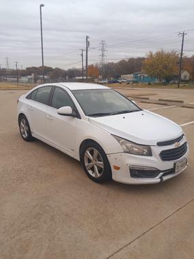 White 2015 Chevrolet Cruze 2LT