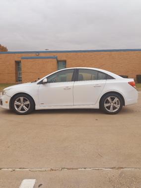 White 2015 Chevrolet Cruze 2LT