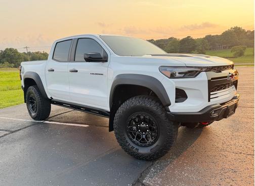 White 2025 Chevrolet Colorado ZR2