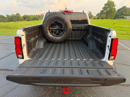 White 2025 Chevrolet Colorado ZR2
