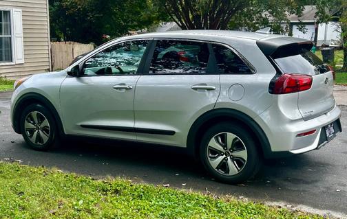 Silver 2018 Kia Niro FE