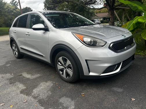 Silver 2018 Kia Niro FE